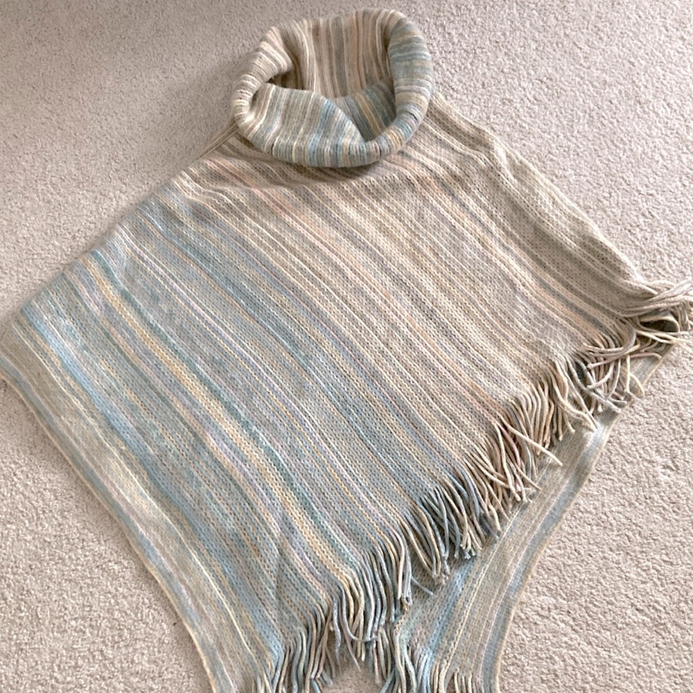 Women’s Lightweight Poncho/ Wrap